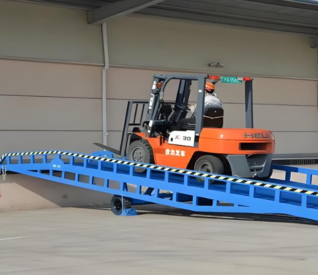 福海移动式卸货平台（叉车用）